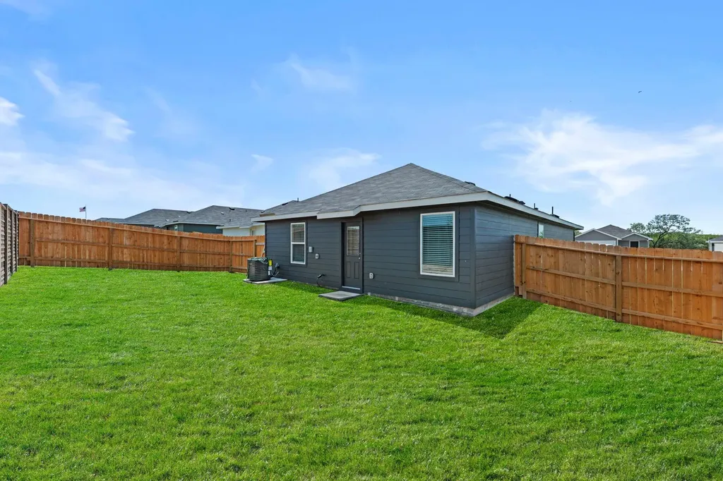 307 Wild Goose Drive Luling TX 78648