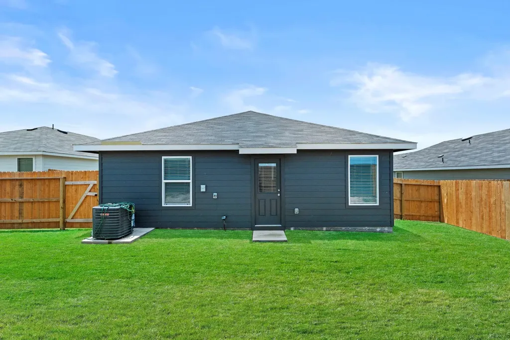 307 Wild Goose Drive Luling TX 78648