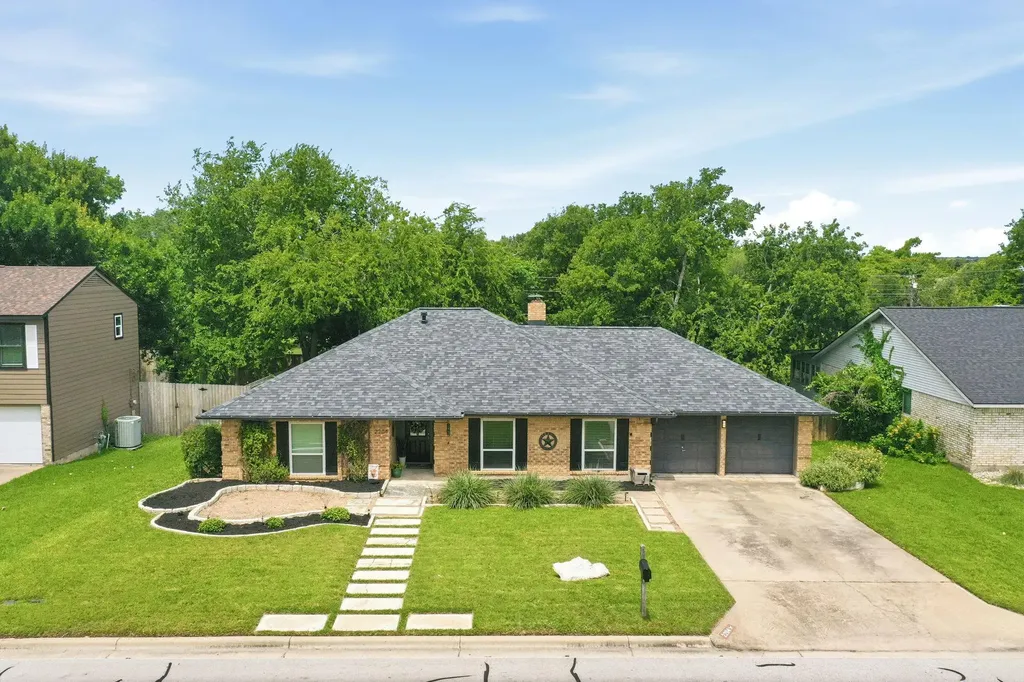 2204 Creekview Drive Round Rock TX 78681
