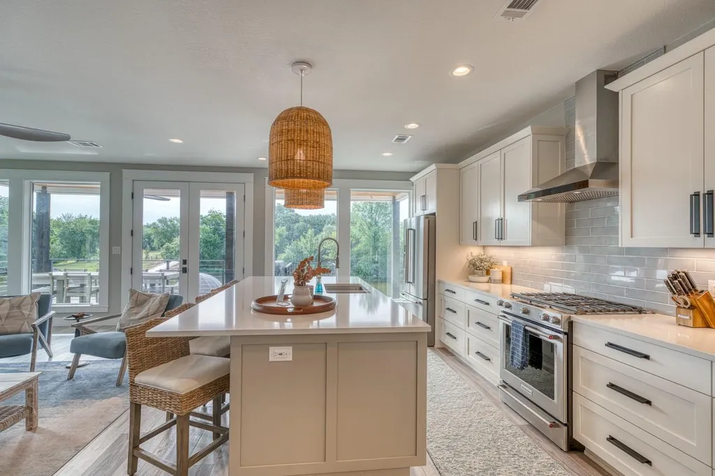 1597 Glen Cove Drive Kingsland TX 78639