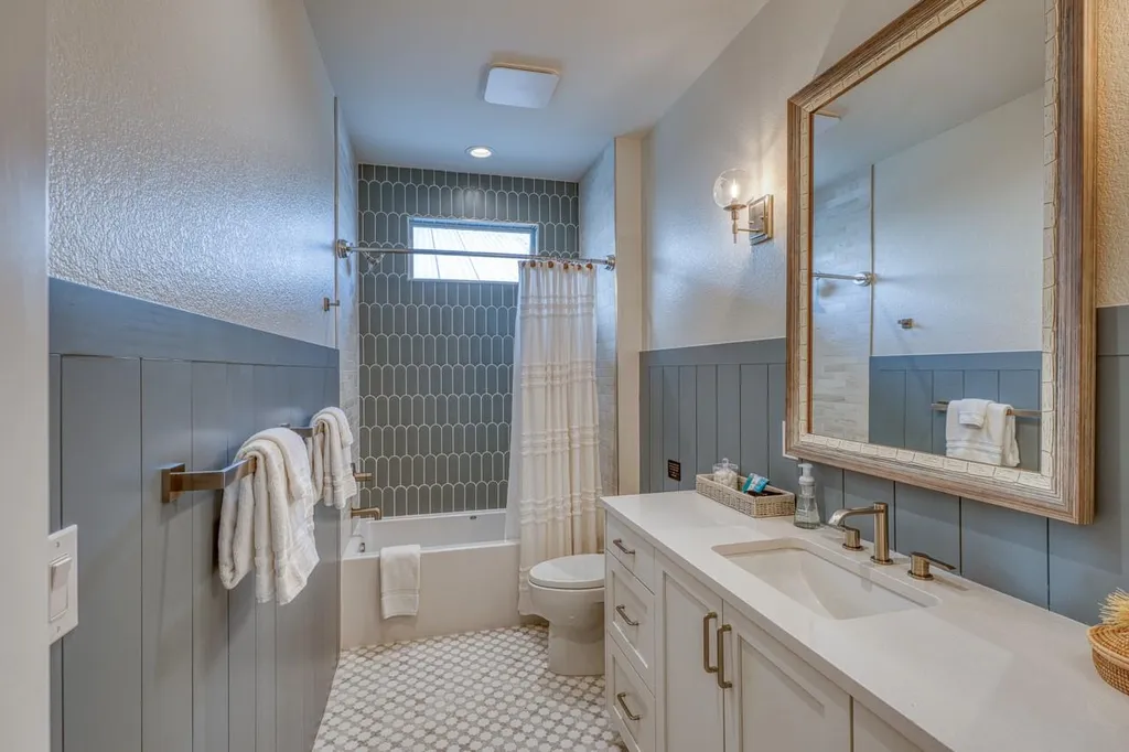 1597 Glen Cove Drive Kingsland TX 78639