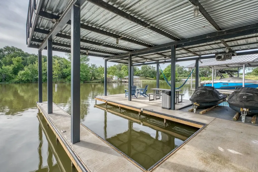 1597 Glen Cove Drive Kingsland TX 78639