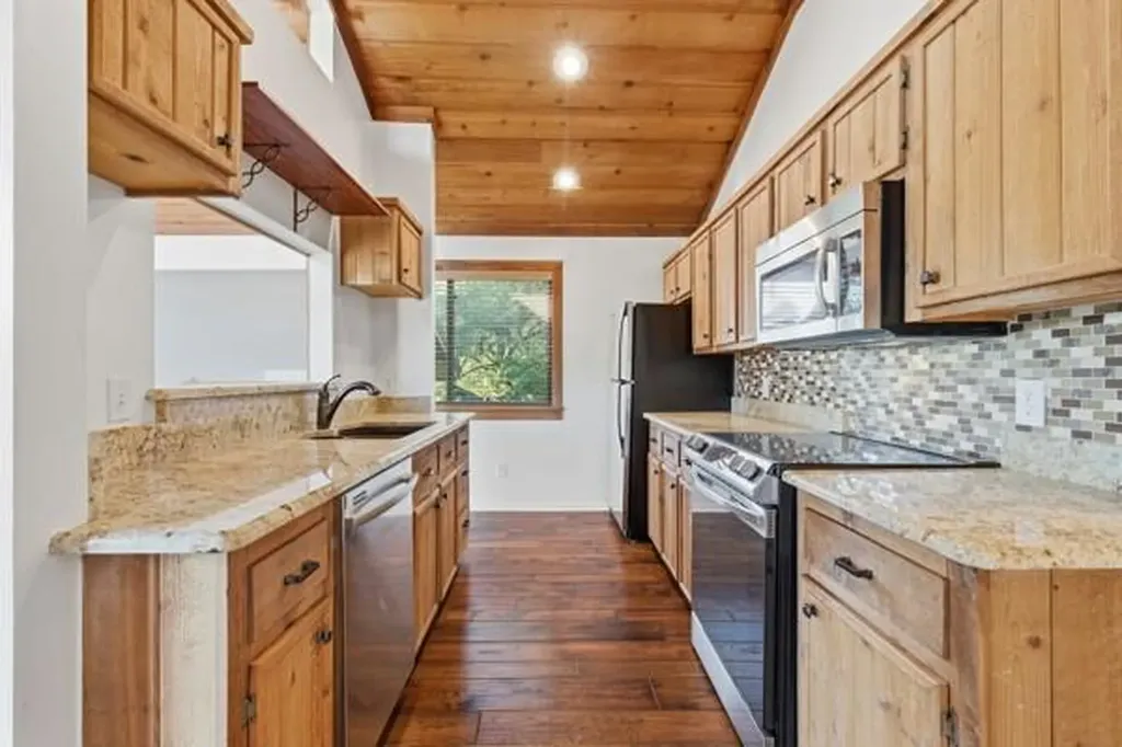 406 Coventry Road Spicewood TX 78669