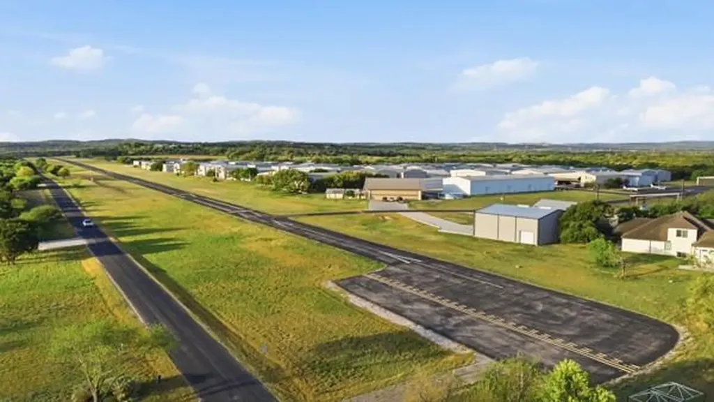 406 Coventry Road Spicewood TX 78669