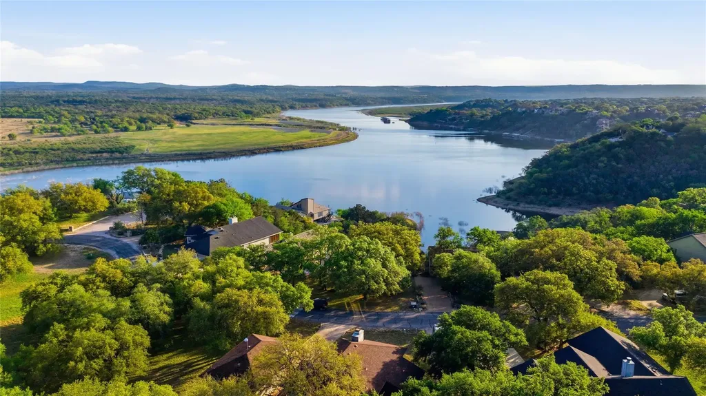 406 Coventry Road Spicewood TX 78669