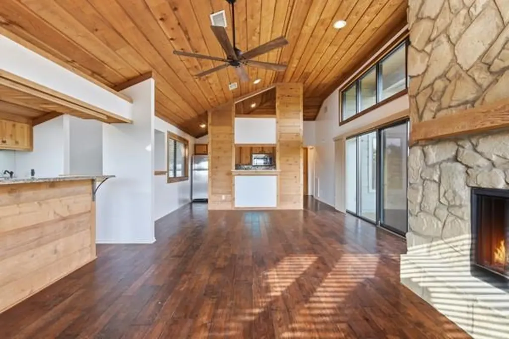 406 Coventry Road Spicewood TX 78669