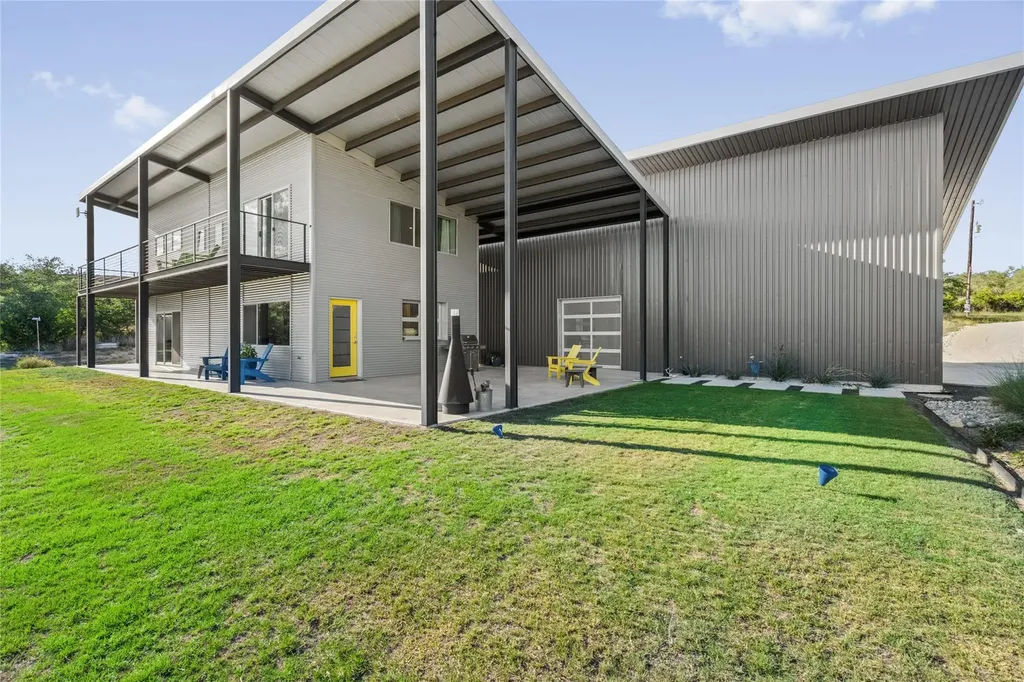 370 Gray Wolf Blanco TX 78606