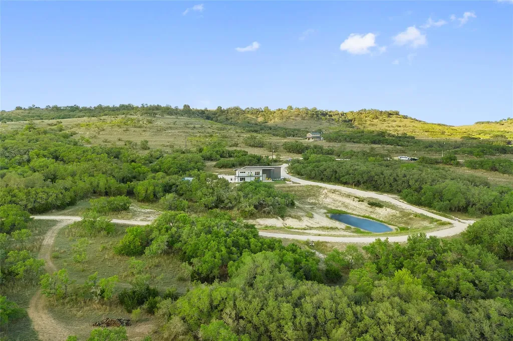 370 Gray Wolf Blanco TX 78606