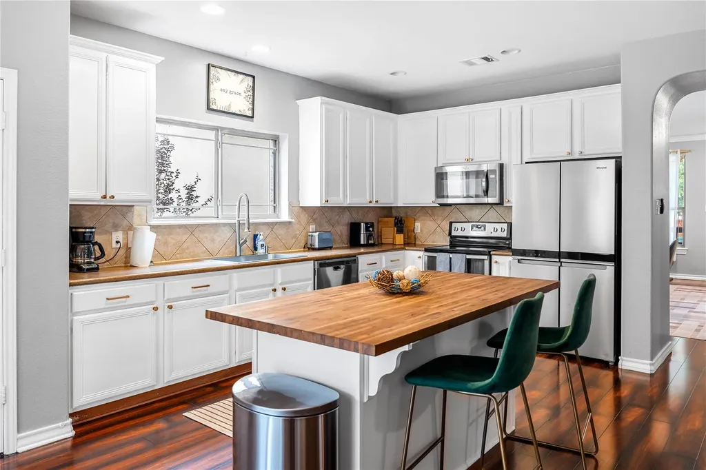 321 Angel Oak Street Austin TX 78748