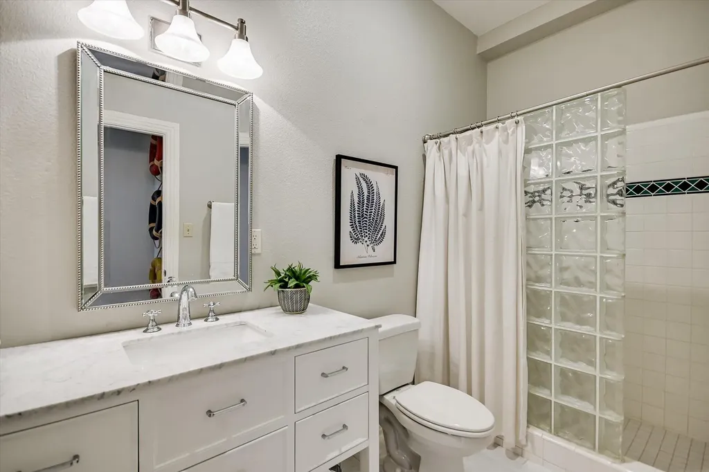 22514 Felicia Drive Spicewood TX 78669