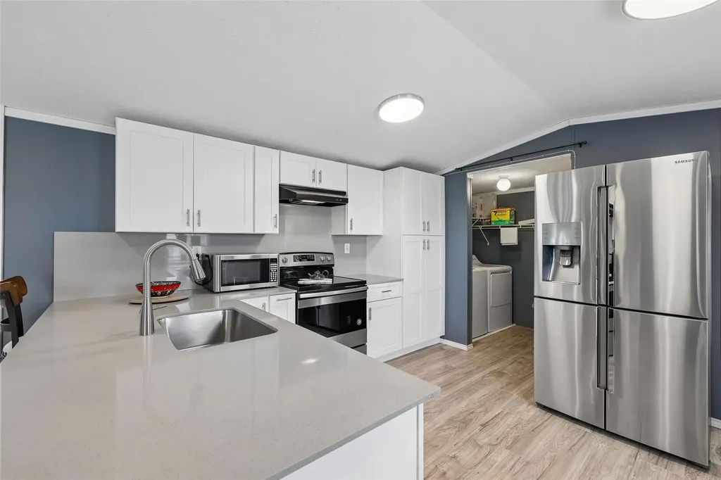 8004 Niederwald Strasse Kyle TX 78640