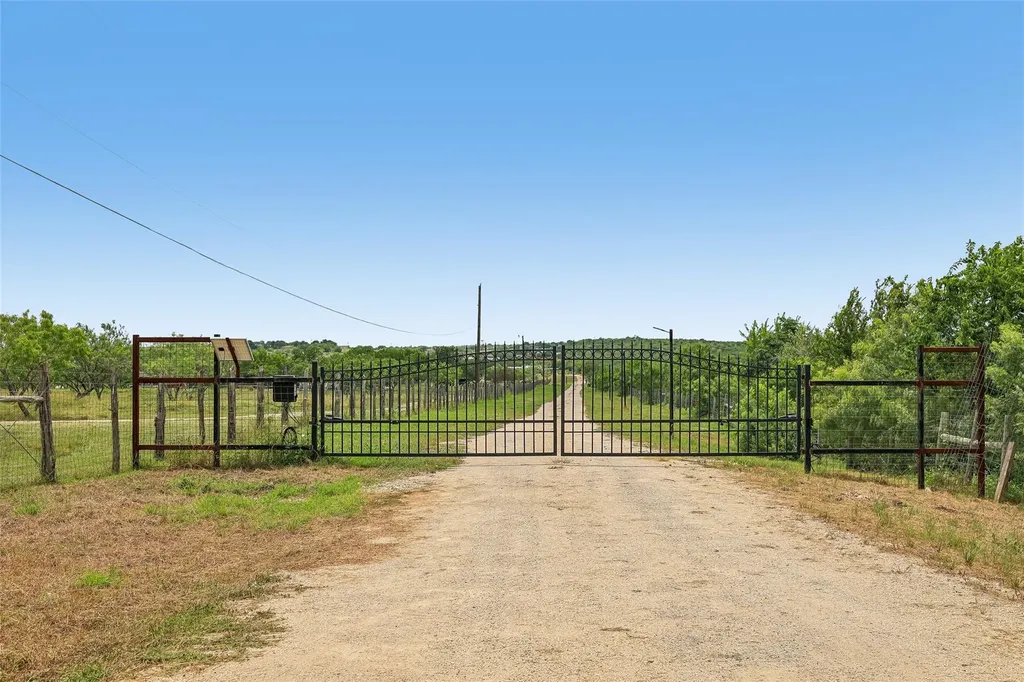 8004 Niederwald Strasse Kyle TX 78640