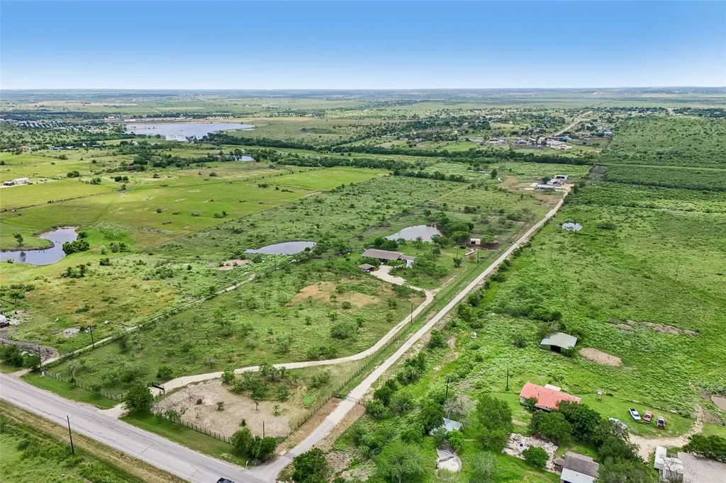8004 Niederwald Strasse Kyle TX 78640