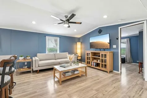 8004 Niederwald Strasse Kyle TX 78640