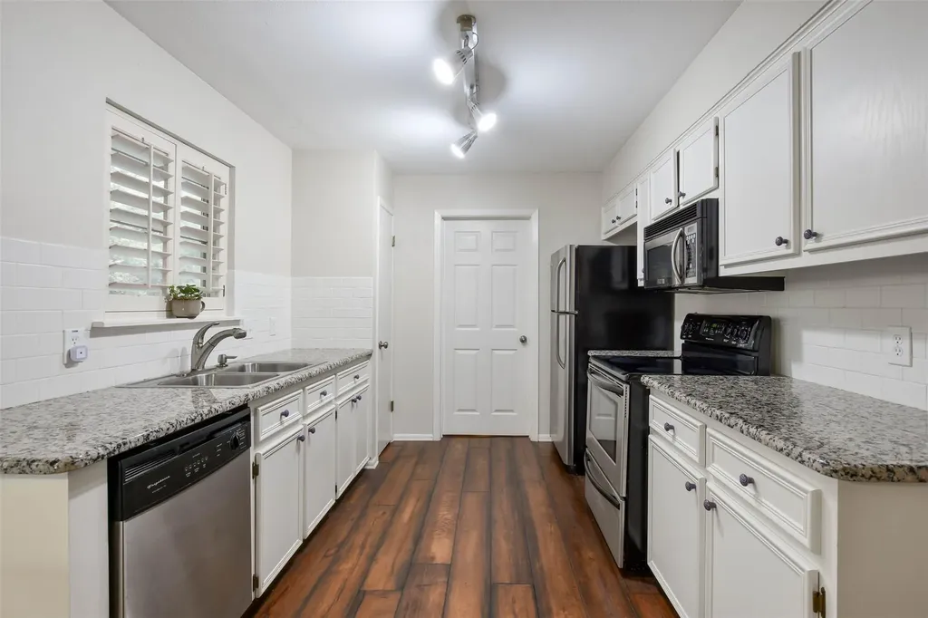 2204 Walsh Drive Round Rock TX 78681