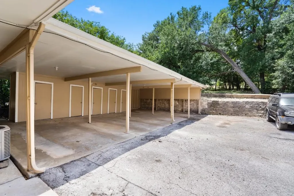 1813 Woodland Avenue Austin TX 78741