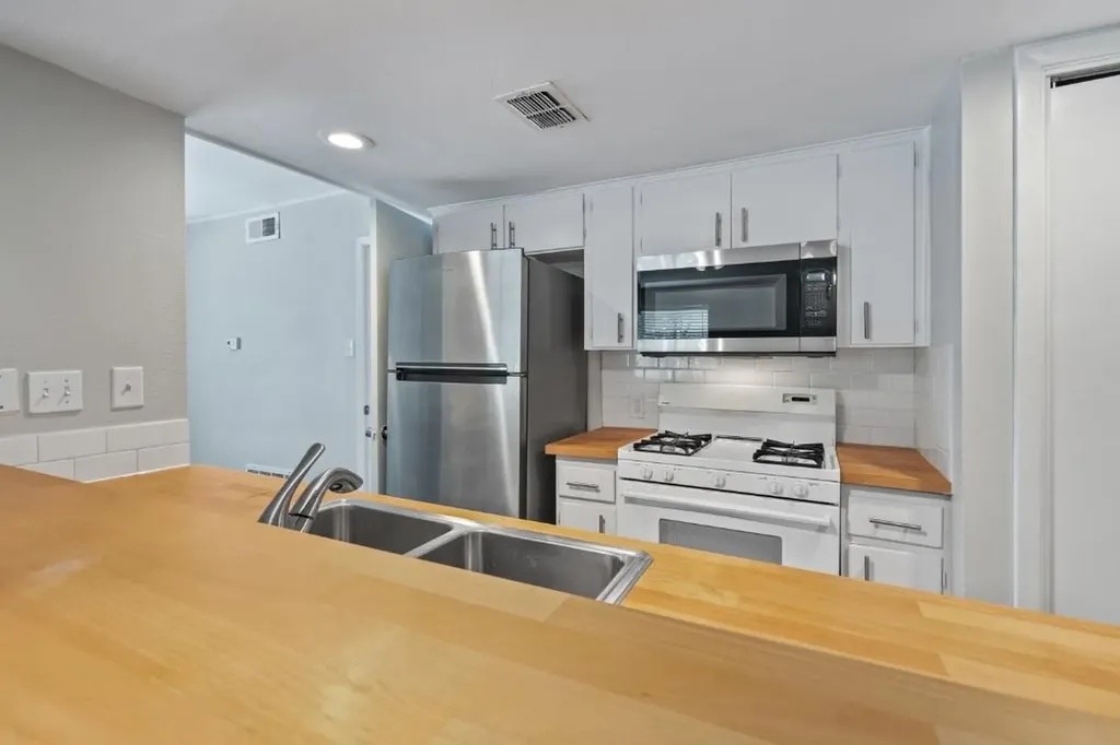 1813 Woodland Avenue Austin TX 78741