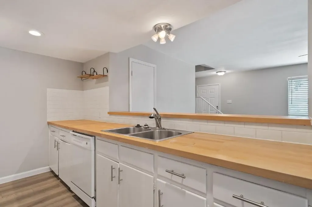 1813 Woodland Avenue Austin TX 78741