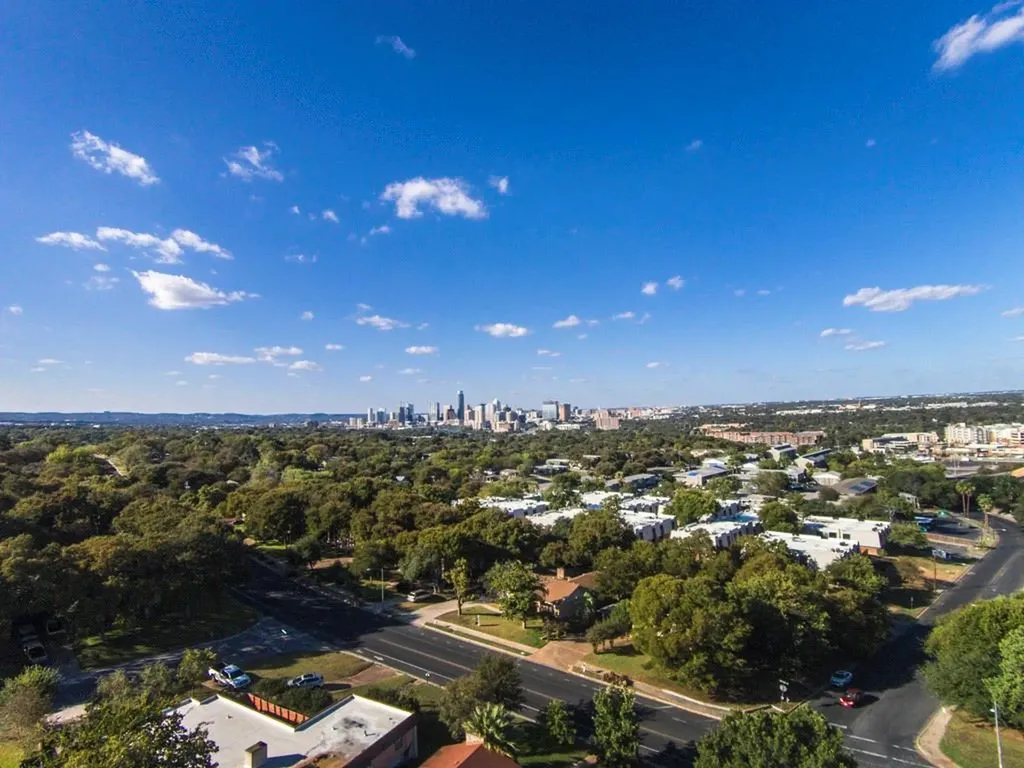 1813 Woodland Avenue Austin TX 78741