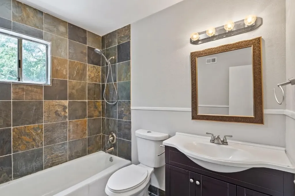 1813 Woodland Avenue Austin TX 78741