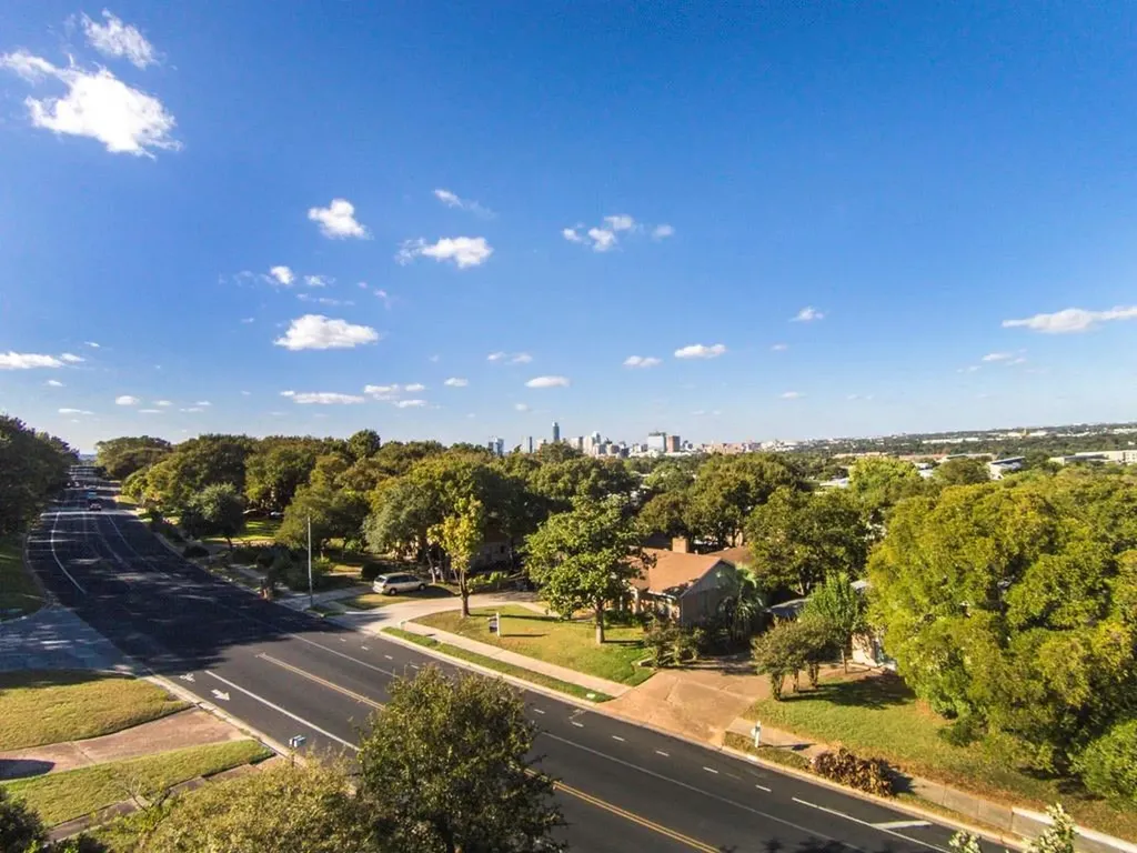 1813 Woodland Avenue Austin TX 78741