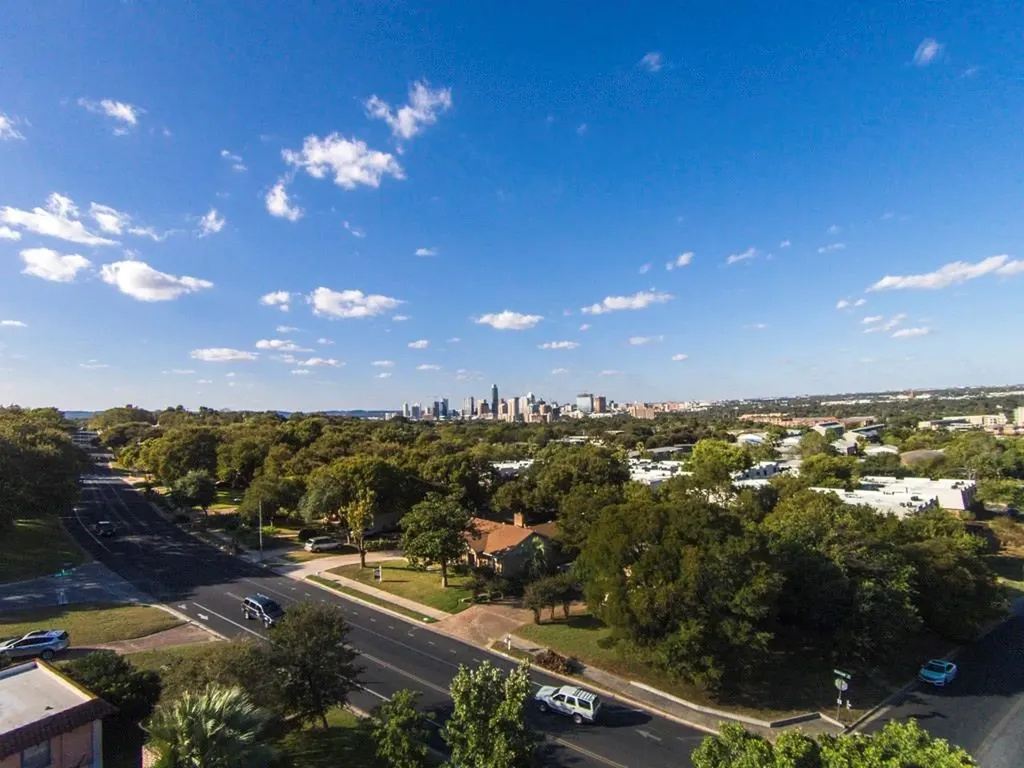 1813 Woodland Avenue Austin TX 78741