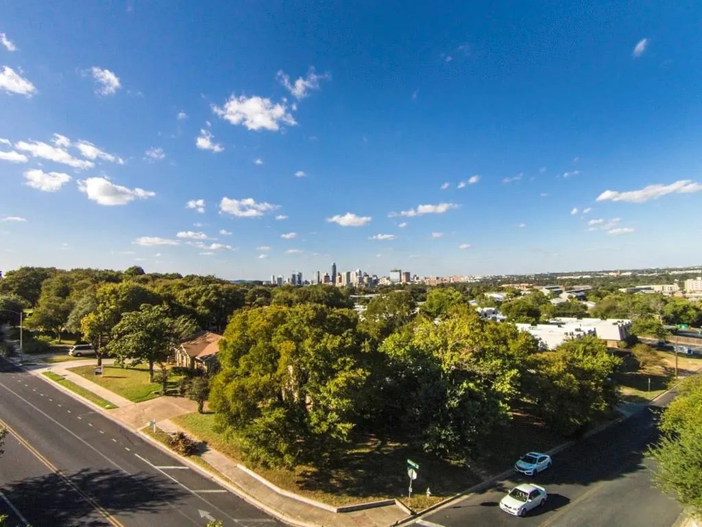 1813 Woodland Avenue Austin TX 78741