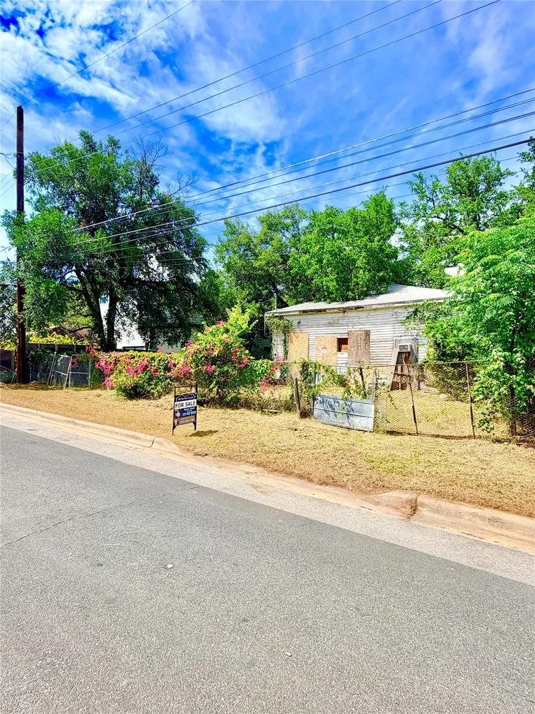 1181 Oakgrove Avenue Austin TX 78702