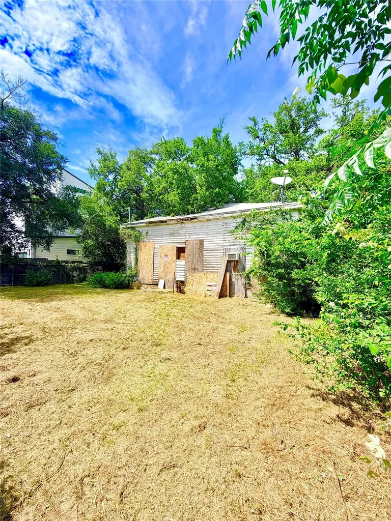 1181 Oakgrove Avenue Austin TX 78702