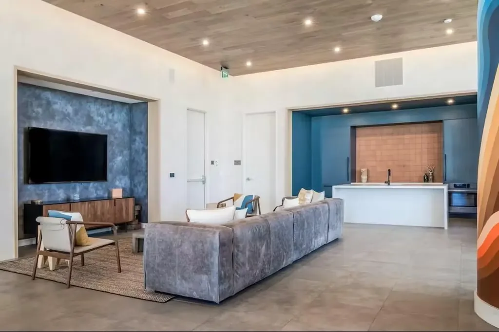 48 East Avenue Austin TX 78701
