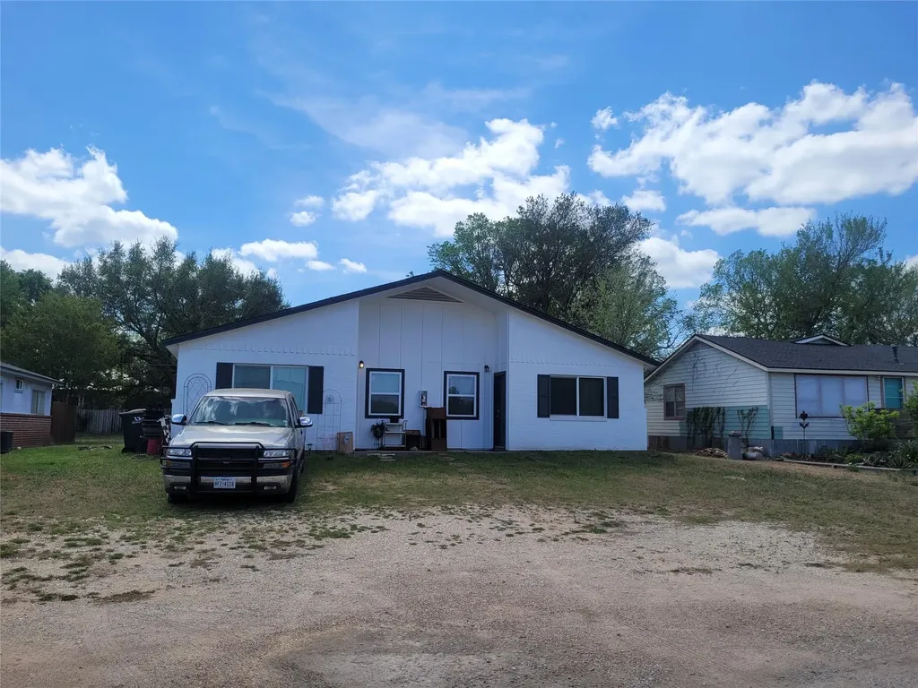 205 2nd Avenue Smithville TX 78957