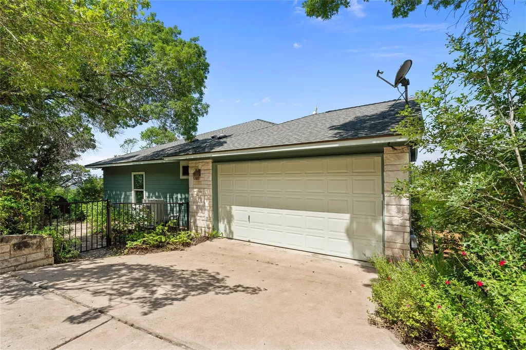 19627 Tyler Trail Jonestown TX 78645