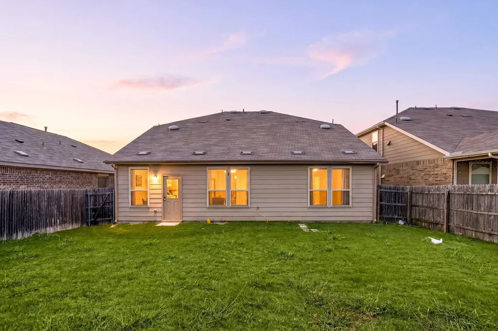 11708 Roscommon Trail Austin TX 78754