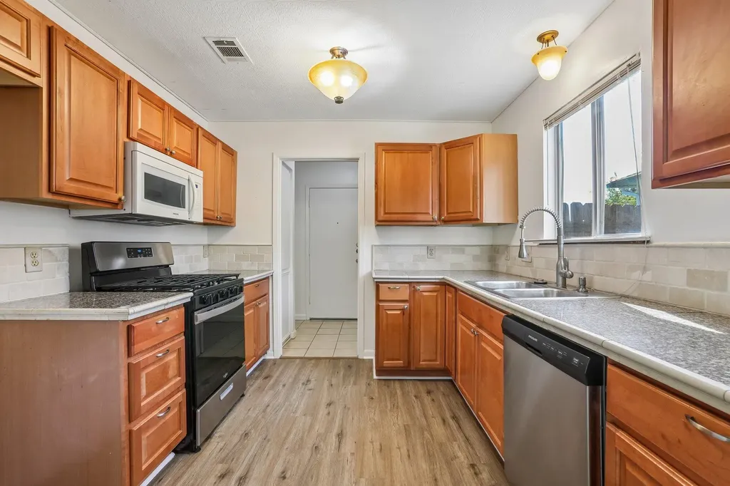 804 Spring Tree Street Round Rock TX 78681