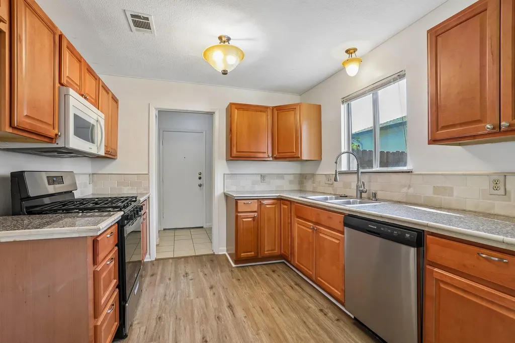 804 Spring Tree Street Round Rock TX 78681