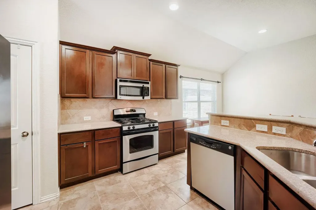 122 Sandstone Trail Buda TX 78610