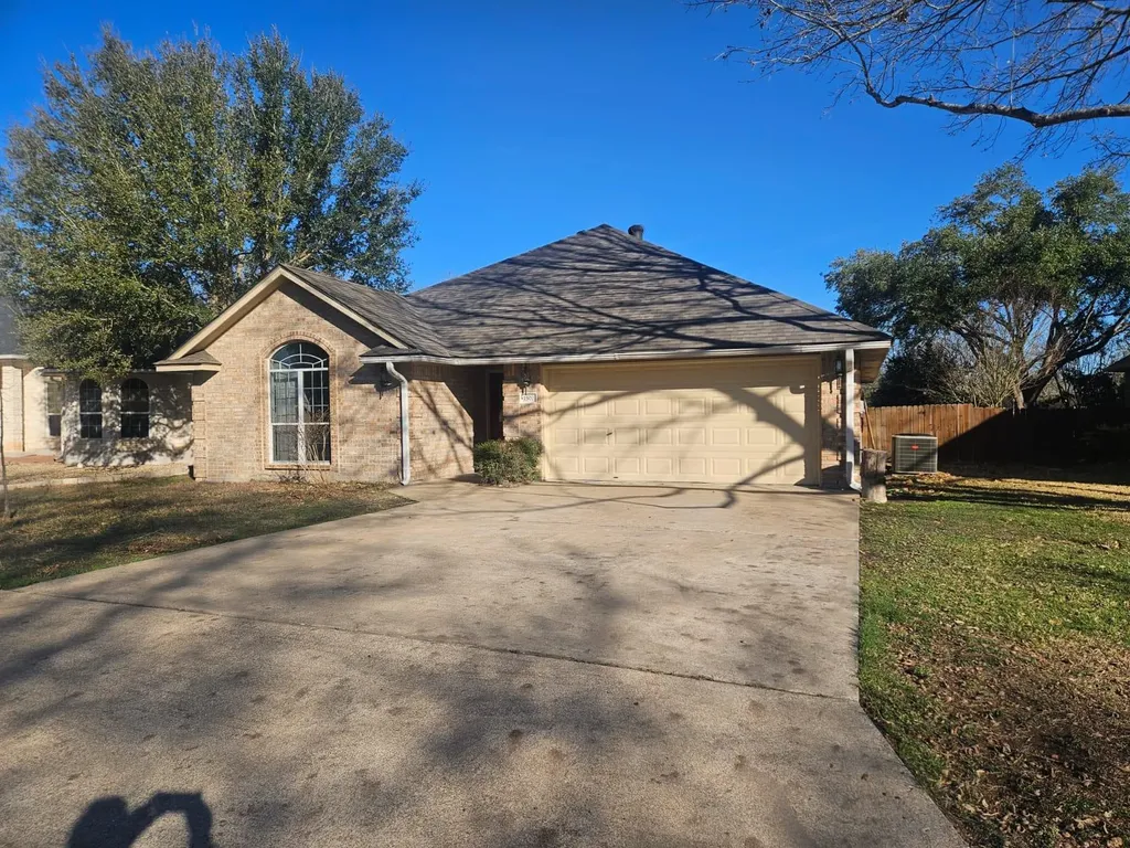 1507 Century Oaks Drive Lockhart TX 78644