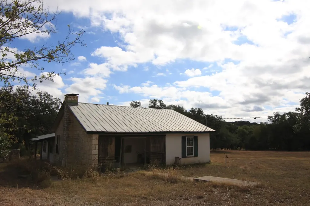 8170 N Us Hwy 281 Highway Blanco TX 78606