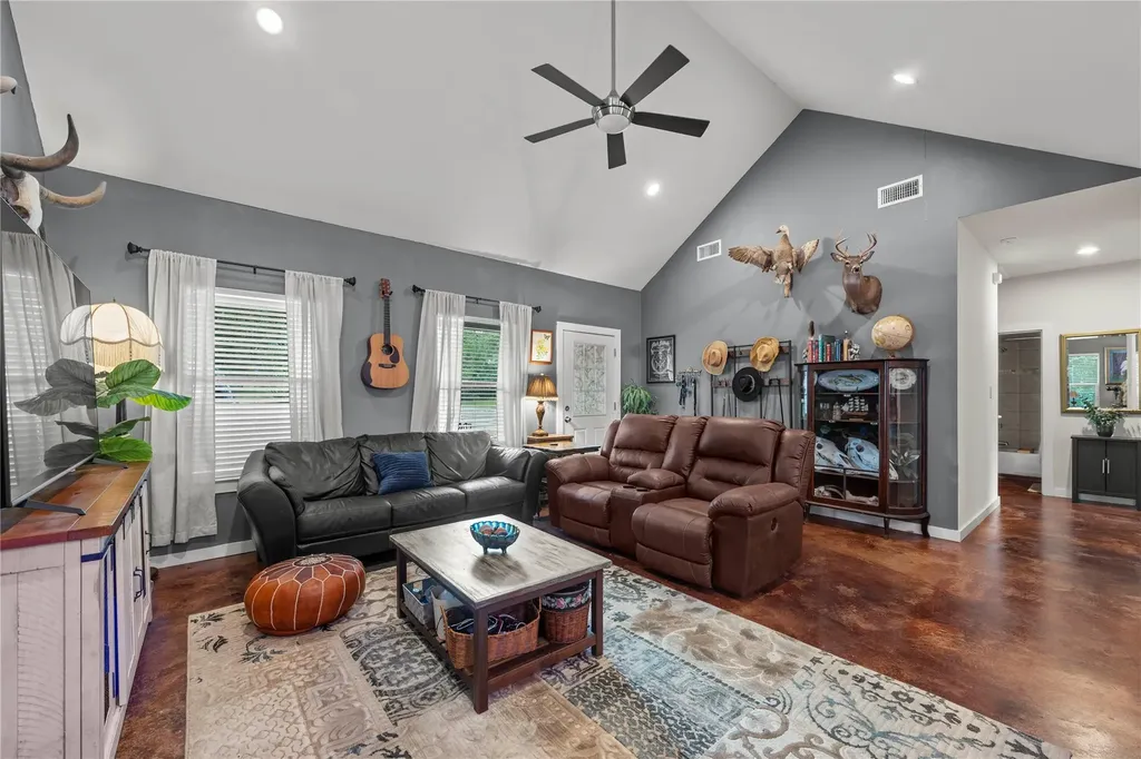 503 Chantilly Lane Spicewood TX 78669