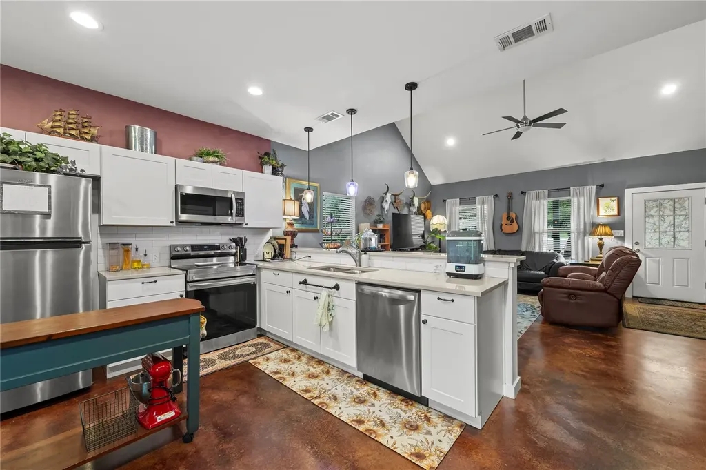 503 Chantilly Lane Spicewood TX 78669