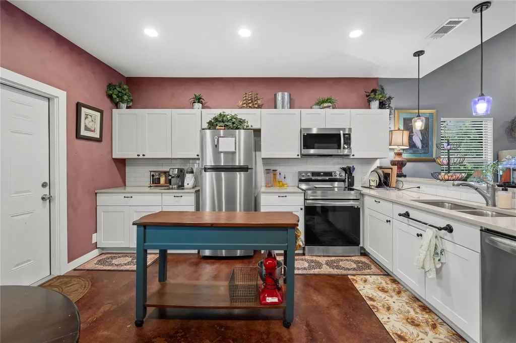 503 Chantilly Lane Spicewood TX 78669