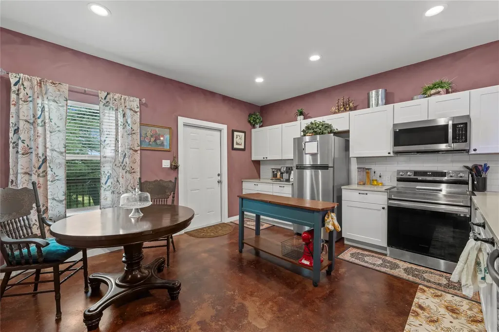 503 Chantilly Lane Spicewood TX 78669