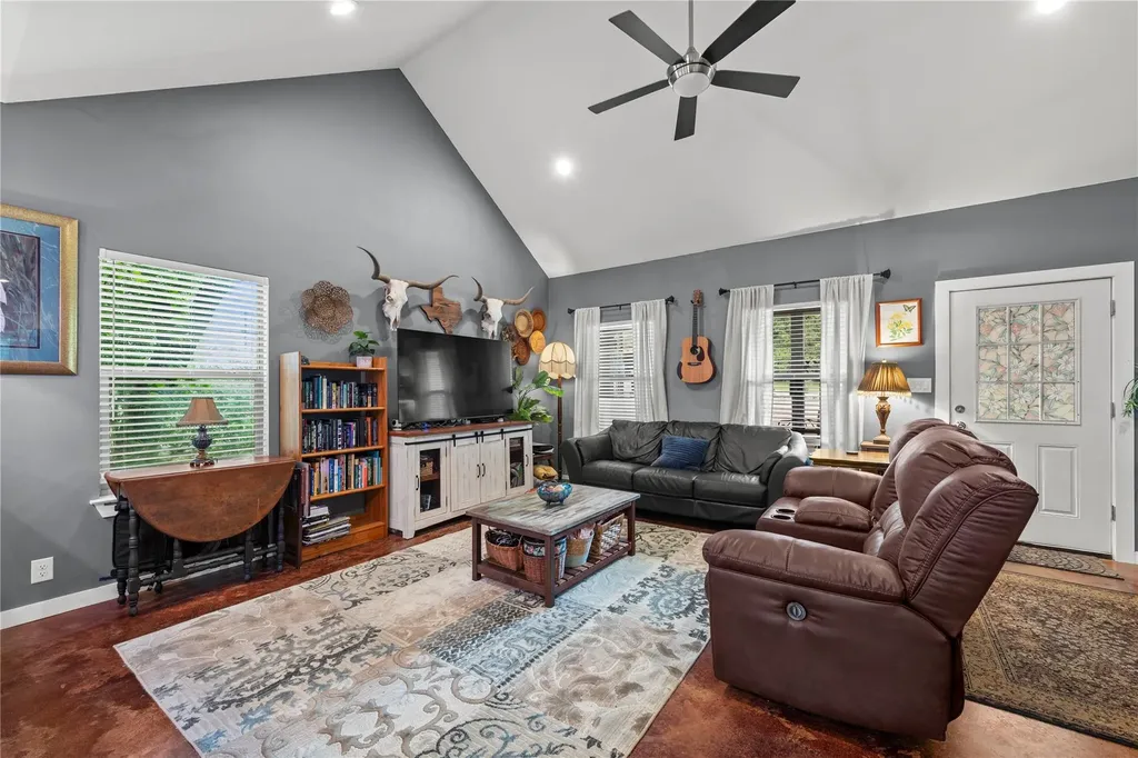 503 Chantilly Lane Spicewood TX 78669