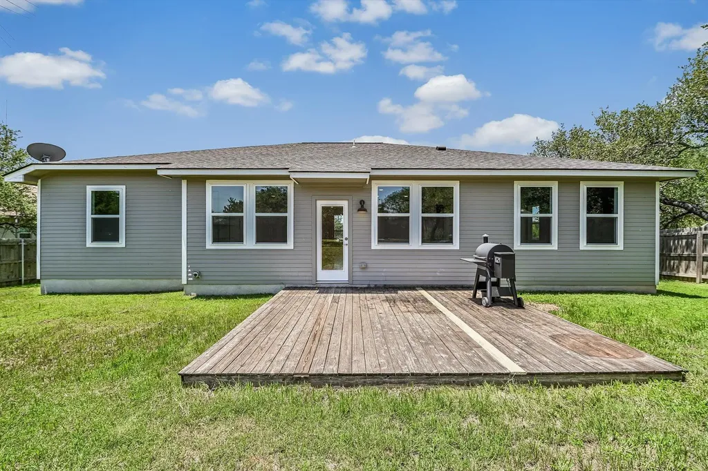 10201 Thomas Lane Dripping Springs TX 78620