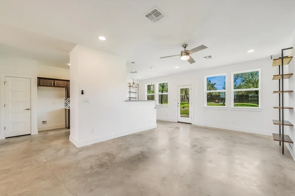 10201 Thomas Lane Dripping Springs TX 78620