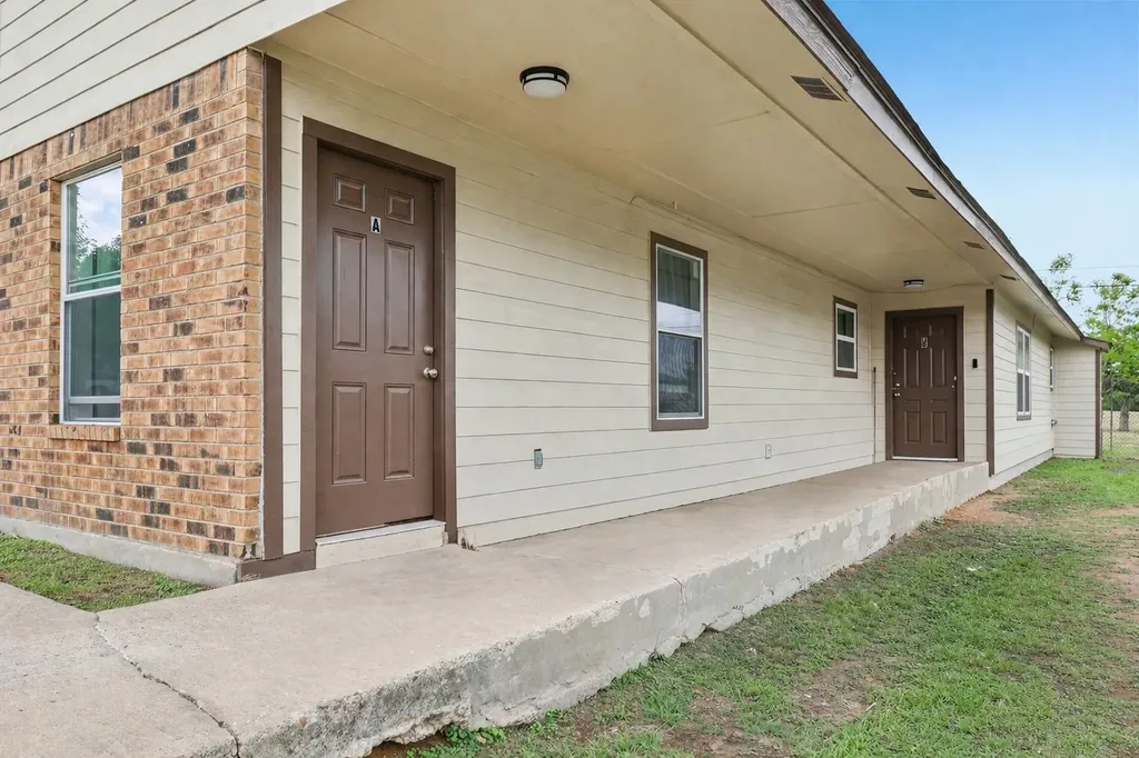 200 Monterrey Street Elgin TX 78621