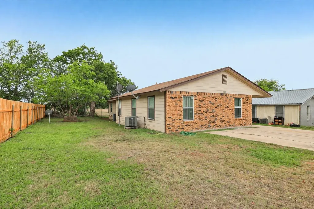 200 Monterrey Street Elgin TX 78621