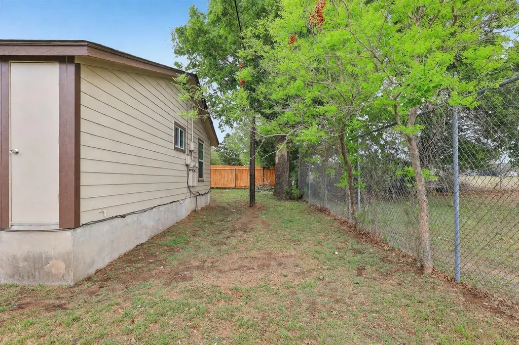 200 Monterrey Street Elgin TX 78621