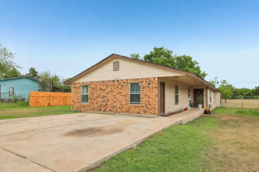200 Monterrey Street Elgin TX 78621
