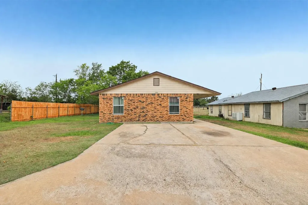 200 Monterrey Street Elgin TX 78621